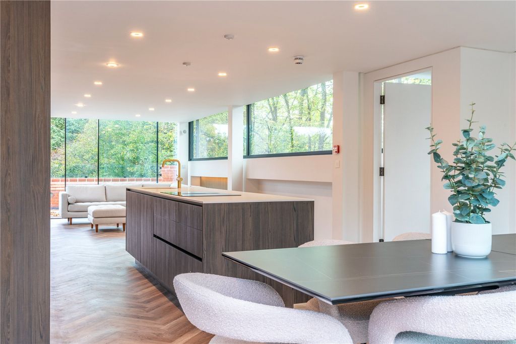 Property photo 2 of 16 Kitchen/Dining Room