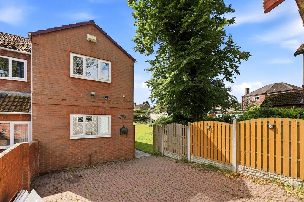 Property photo 1 of 28