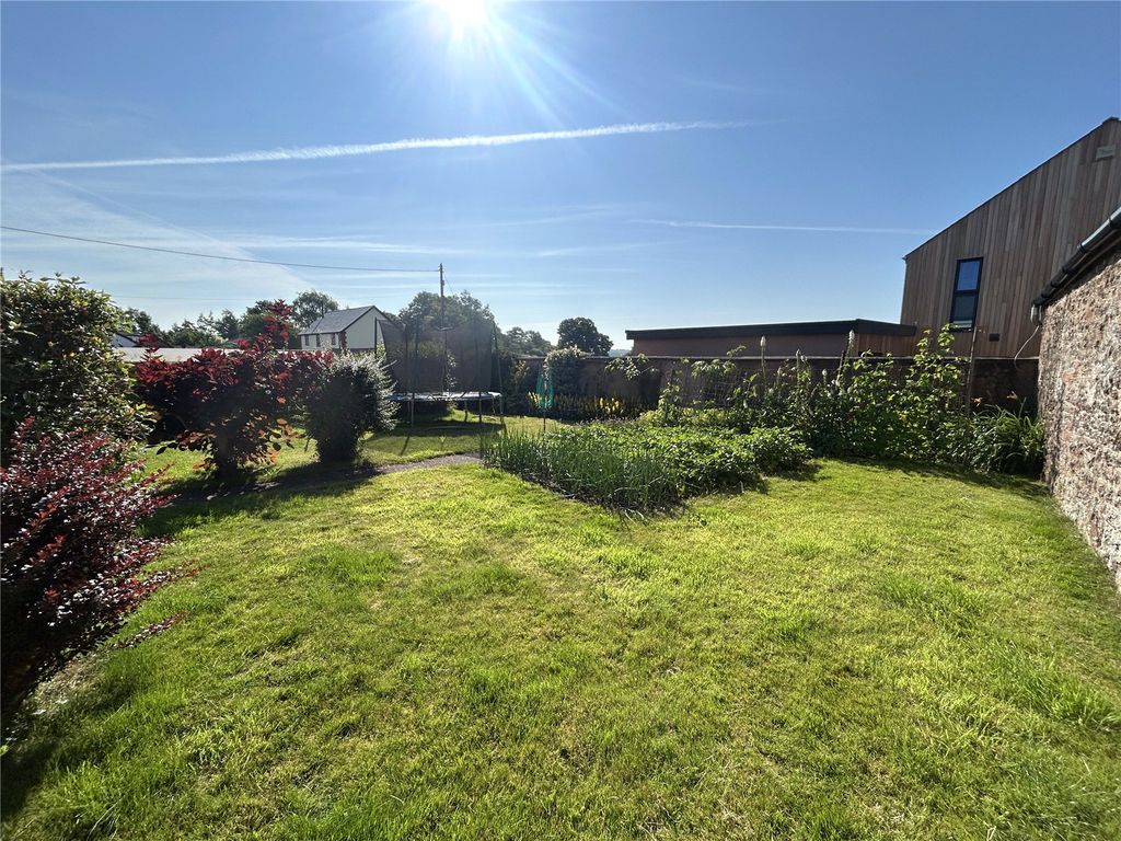 Property photo 3 of 26 Garden
