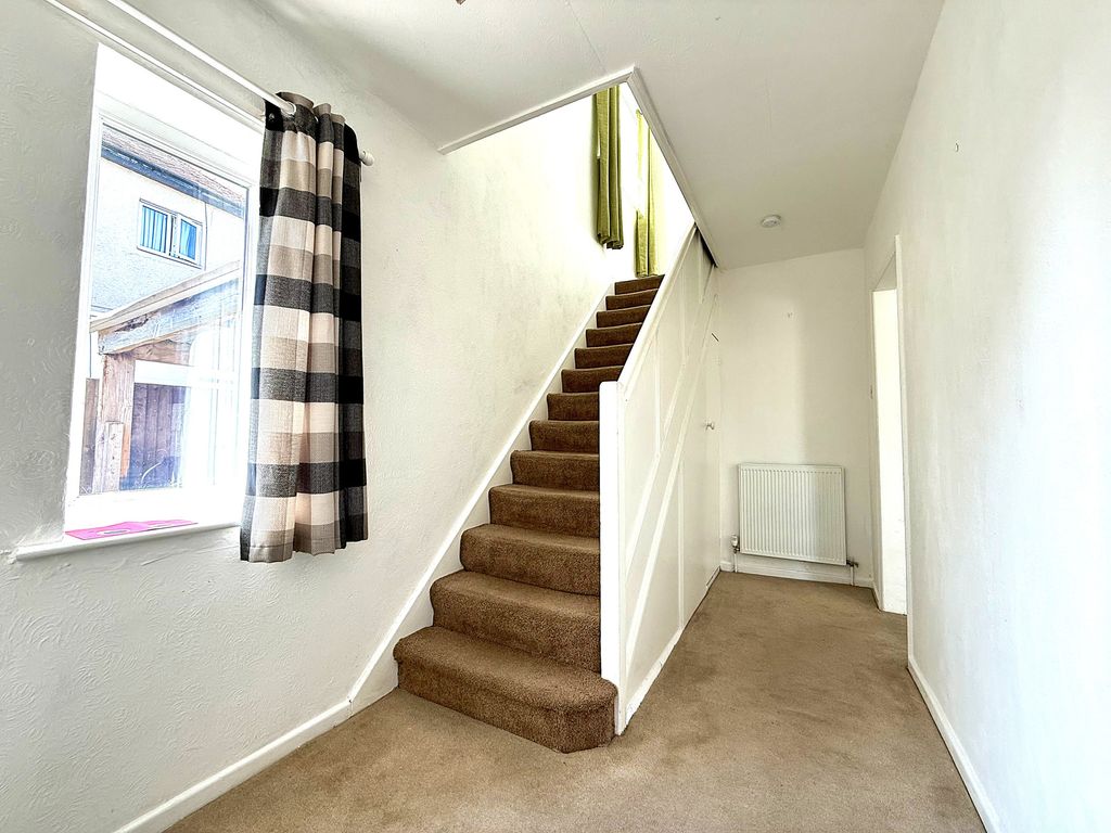 Property photo 2 of 28