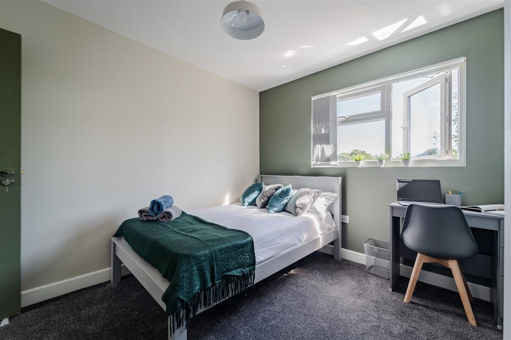 Property photo 3 of 18 035-Dsc02344-Hdr.Jpg