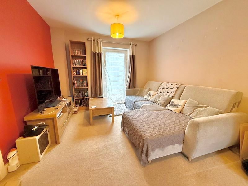 Property photo 2 of 8 Lounge