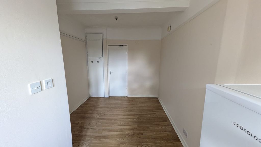 Property photo 3 of 5 4916813A-Cacf-49c5-8058-1B3E10Aab6E2