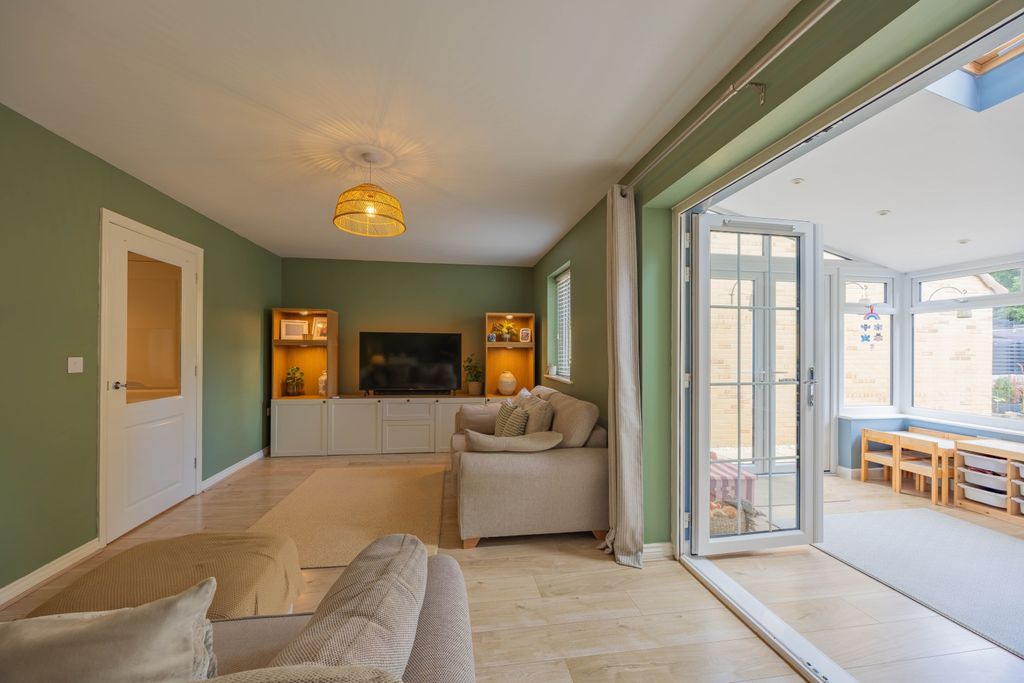 Property photo 3 of 25 Ewemove Taunton Derham Close 2 (2)