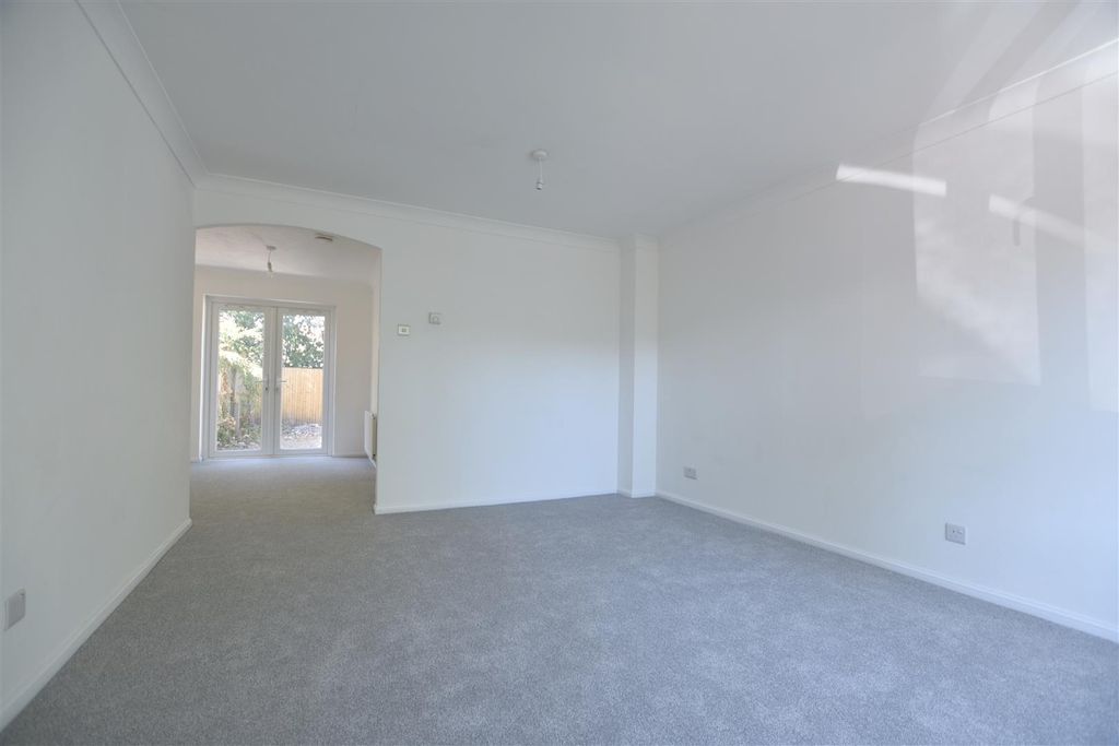 Property photo 3 of 12 Lounge(1).Jpg