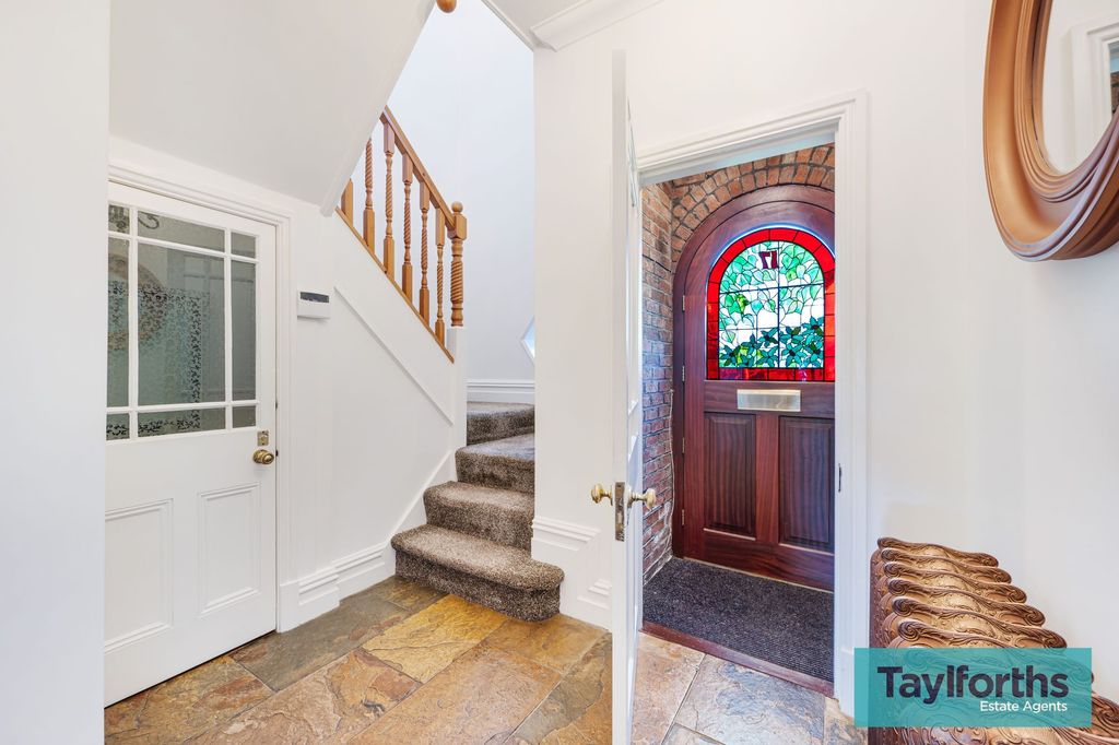 Property photo 2 of 43