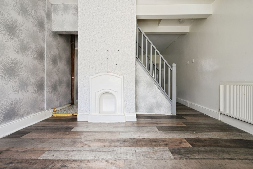 Property photo 3 of 20 Pbox-Img.Jpg