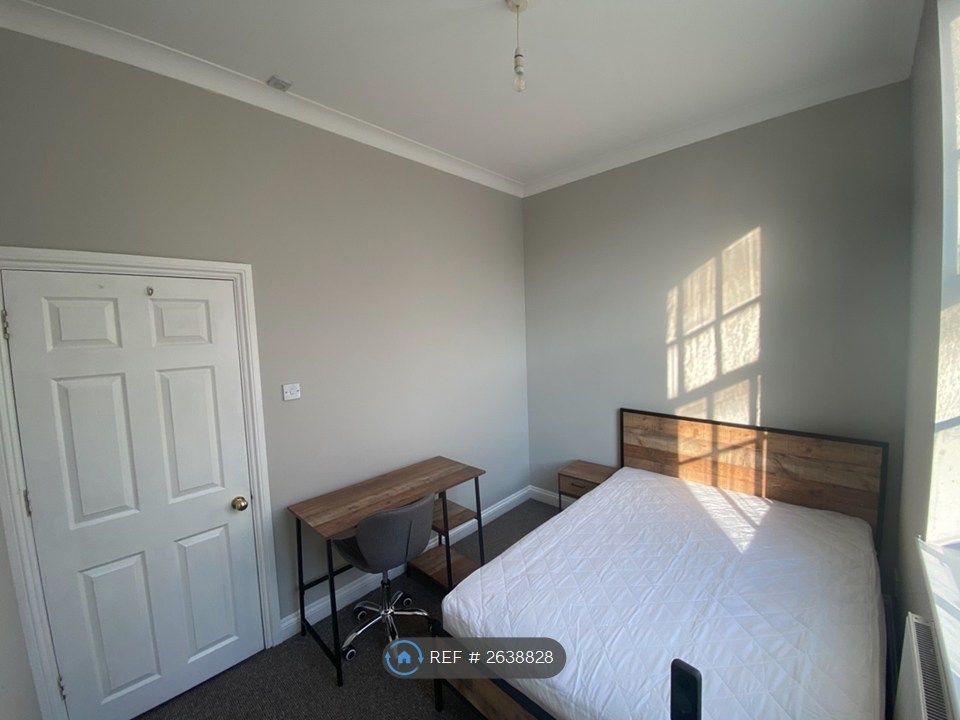 Property photo 3 of 8 Bedroom 1