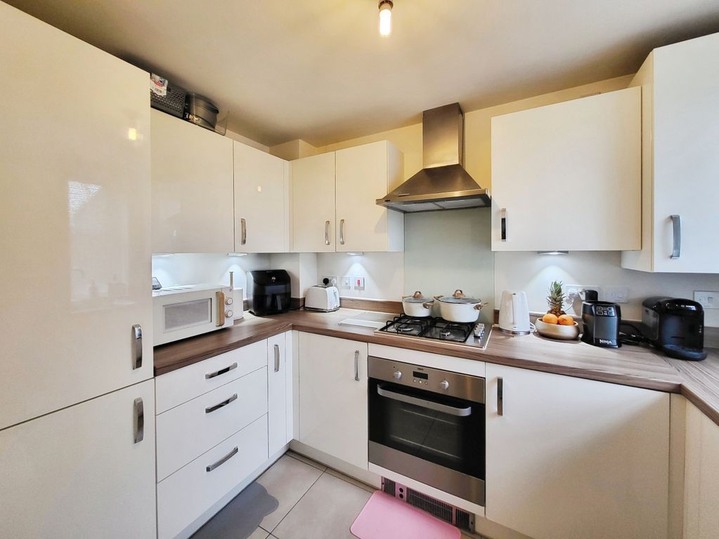 Property photo 2 of 11 Kitchen