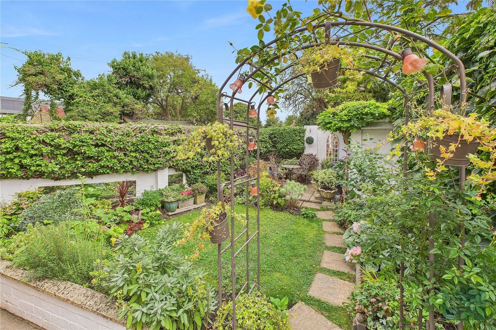 Property photo 2 of 16 Picture No. 14