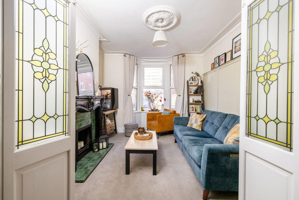 Property photo 1 of 24 Char6268-Cn.Jpg
