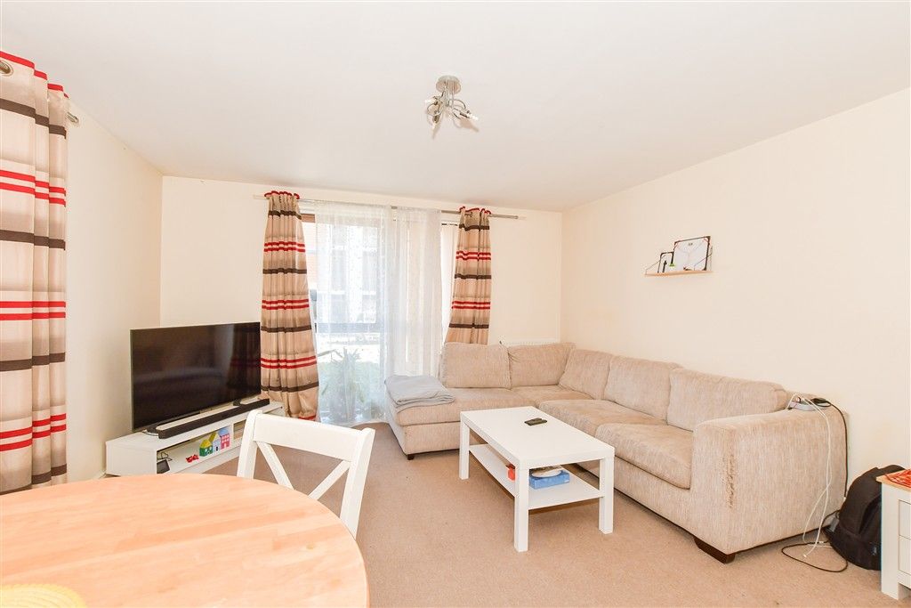 Property photo 1 of 6 Lounge/Dining Area