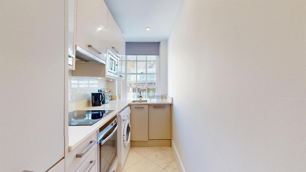 Property photo 2 of 10 67A2267777A374682378Dade_81204B07A3F5071Cedd48563c