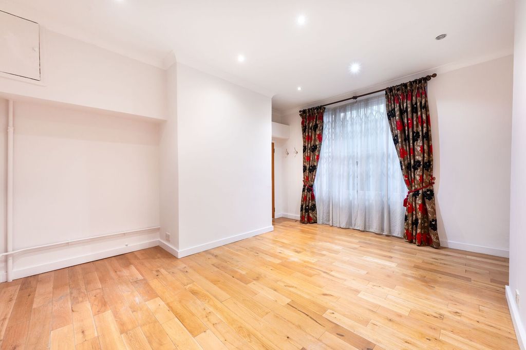Property photo 2 of 9