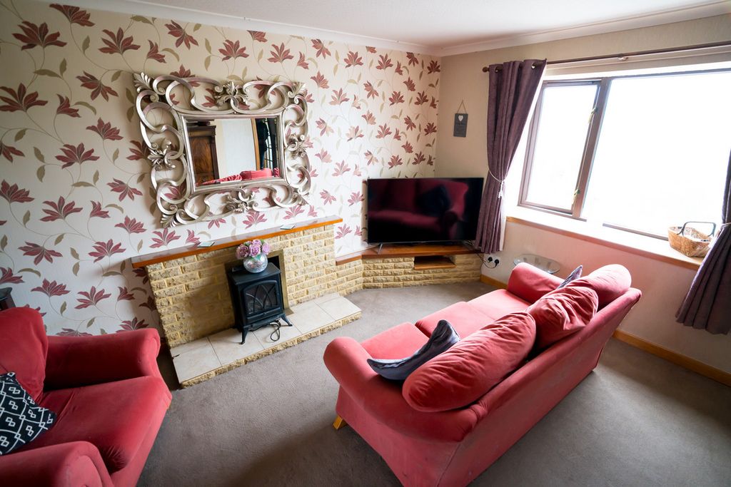 Property photo 3 of 25