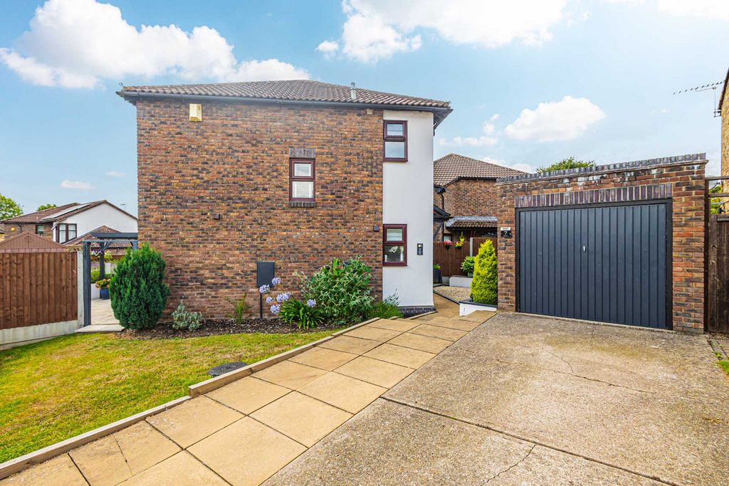 Property photo 1 of 28
