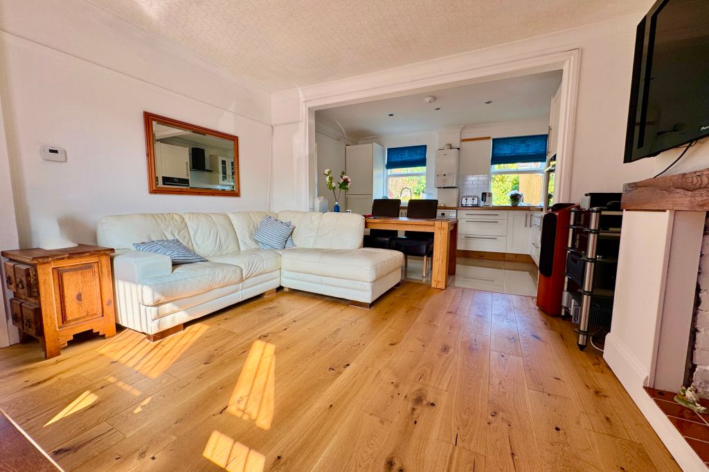 Property photo 2 of 11 Living Room