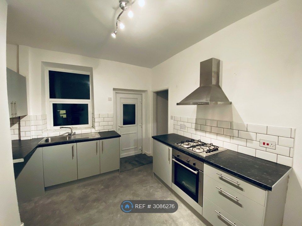 Property photo 2 of 7 Kitchen