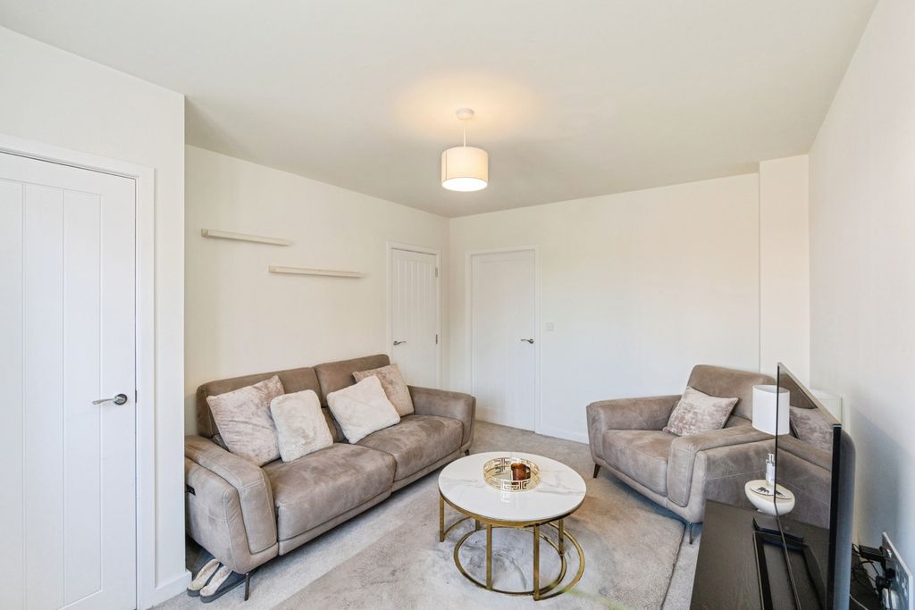 Property photo 3 of 16 Pbox-Img.Jpg