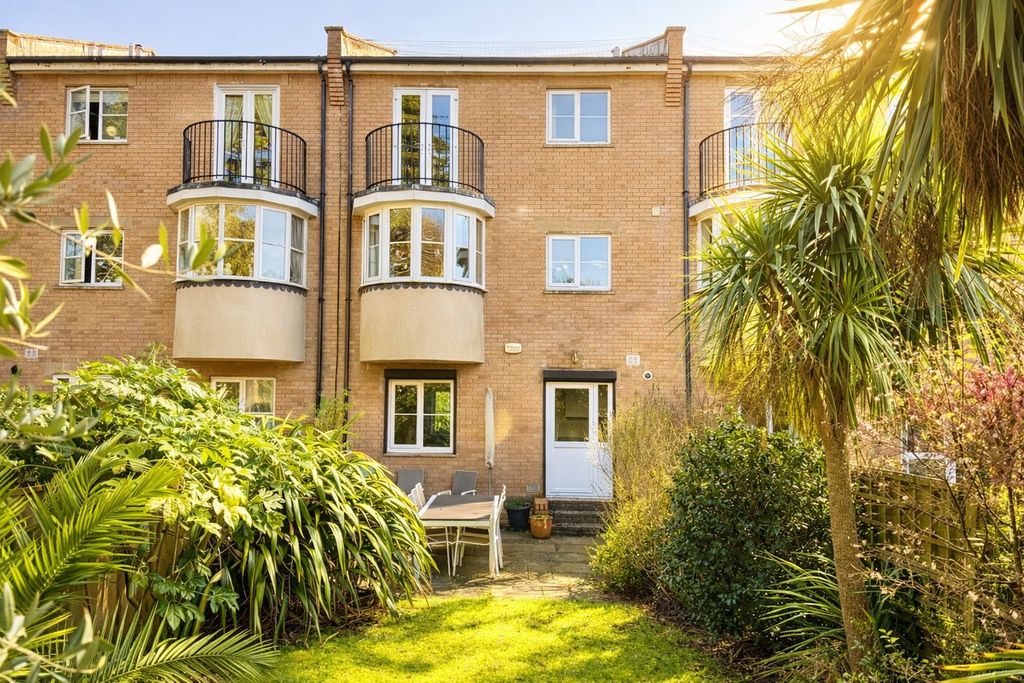 Property photo 2 of 30