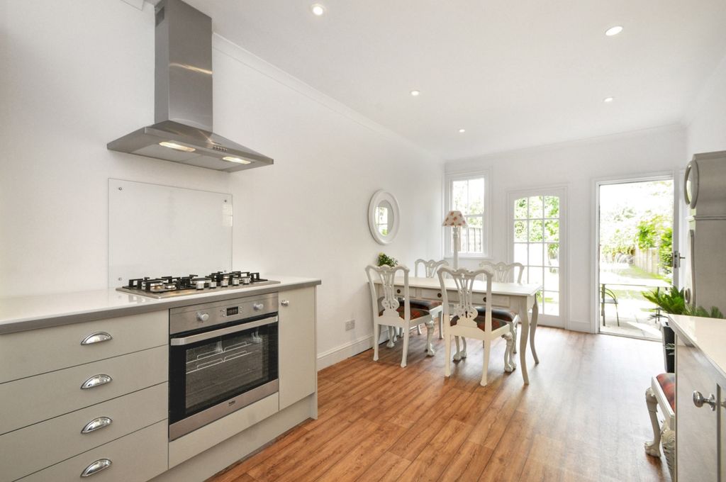 Property photo 3 of 17 Aston St