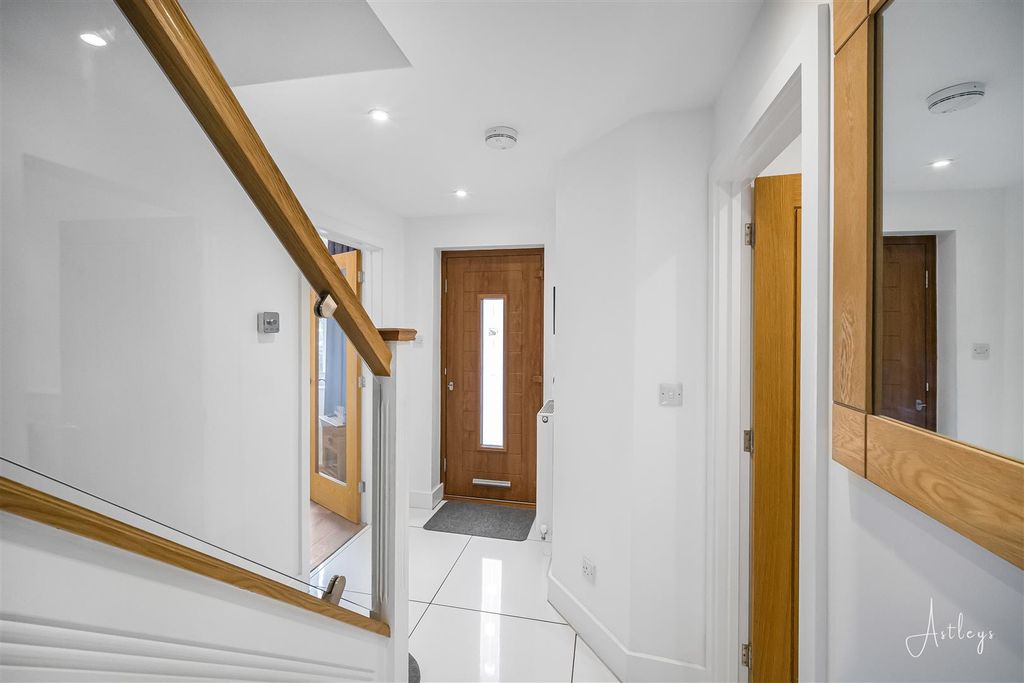 Property photo 3 of 39 Entrance Hallway