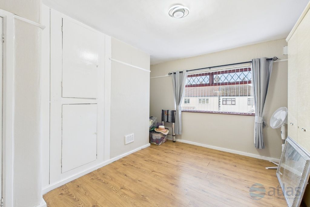 Property photo 3 of 18 Bedroom