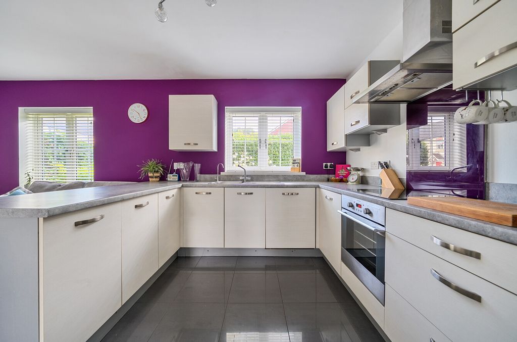 Property photo 2 of 14 1349720-24-68c177...