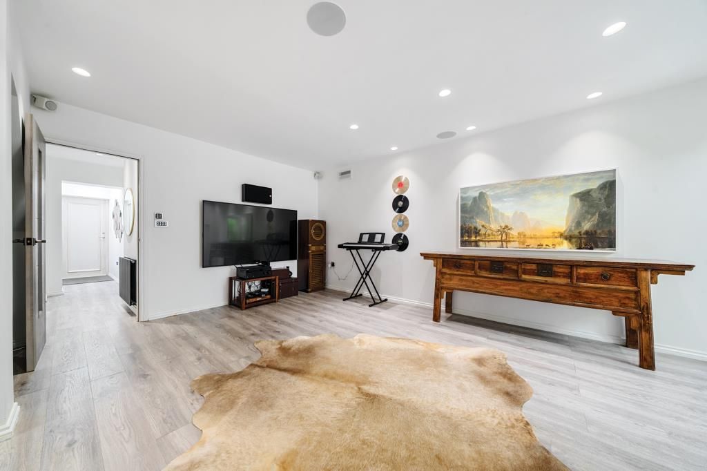 Property photo 3 of 19 Internal View