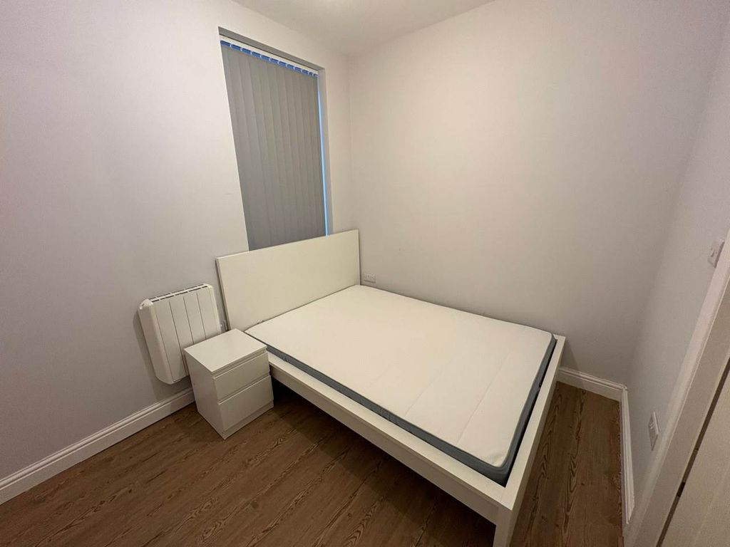 Property photo 3 of 6 Bedroom 19A (1)