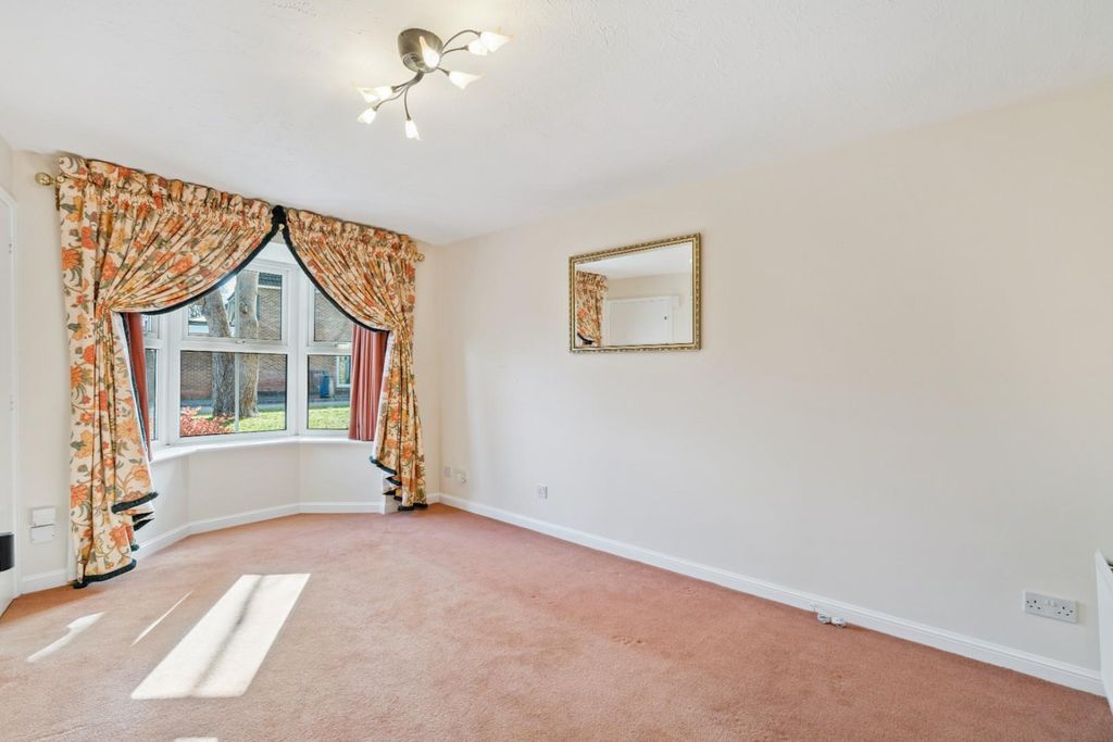 Property photo 3 of 19 Sitting Room