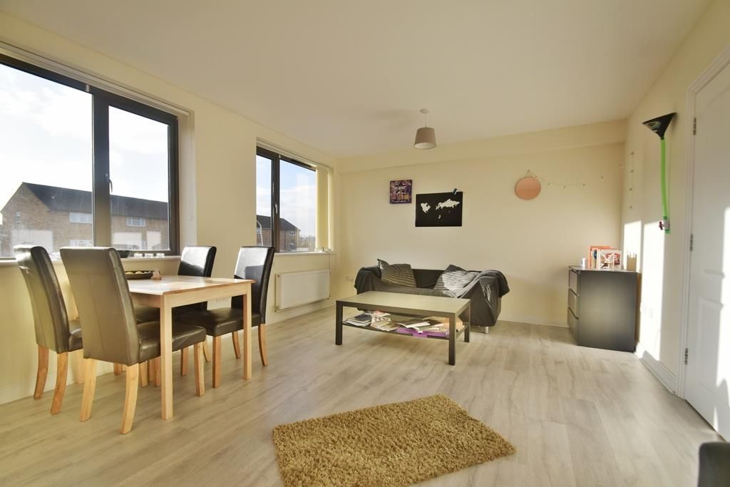 Property photo 1 of 8 Lounge