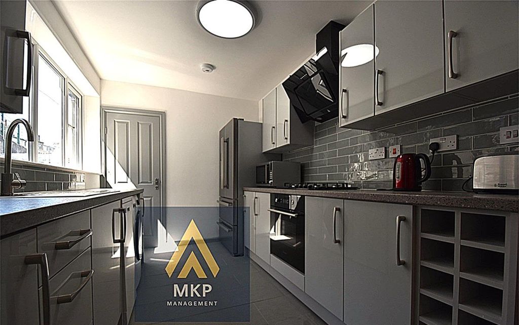 Property photo 3 of 12 Kitchen Bc.Jpg