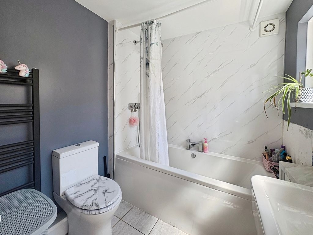 Property photo 3 of 14 Bathroom