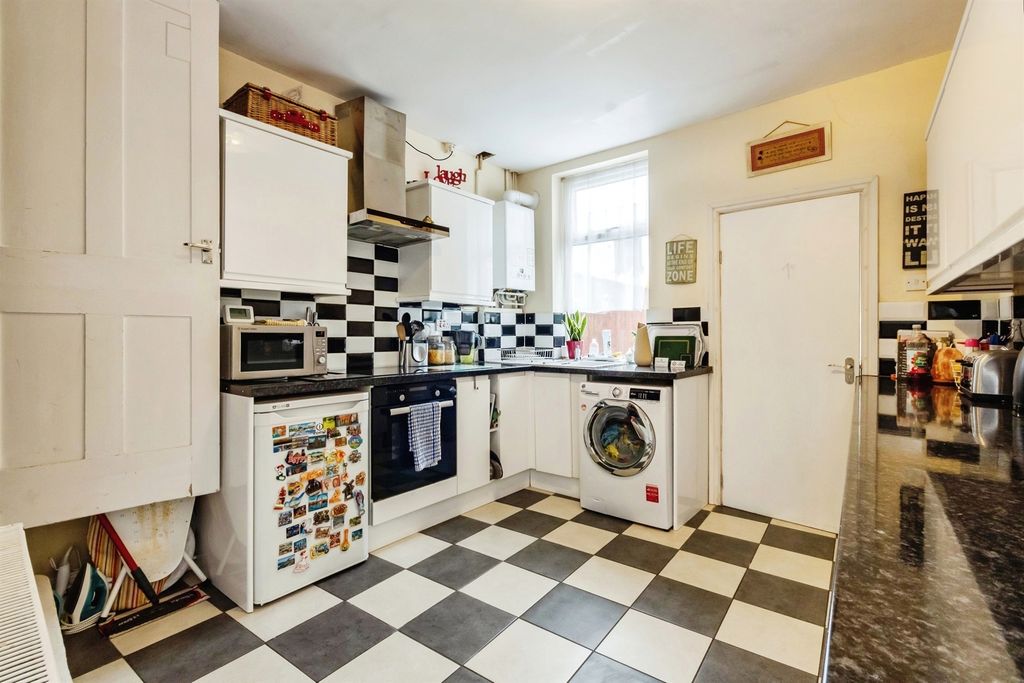 Property photo 2 of 17