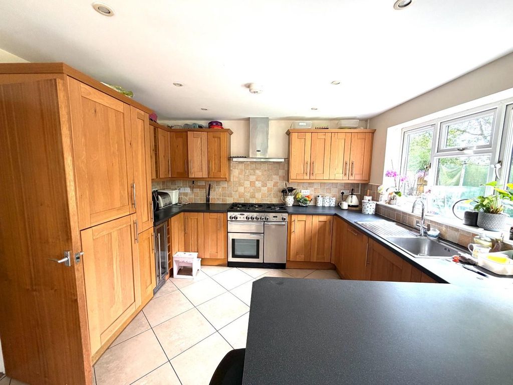 Property photo 3 of 14 Kitchen.Jpg