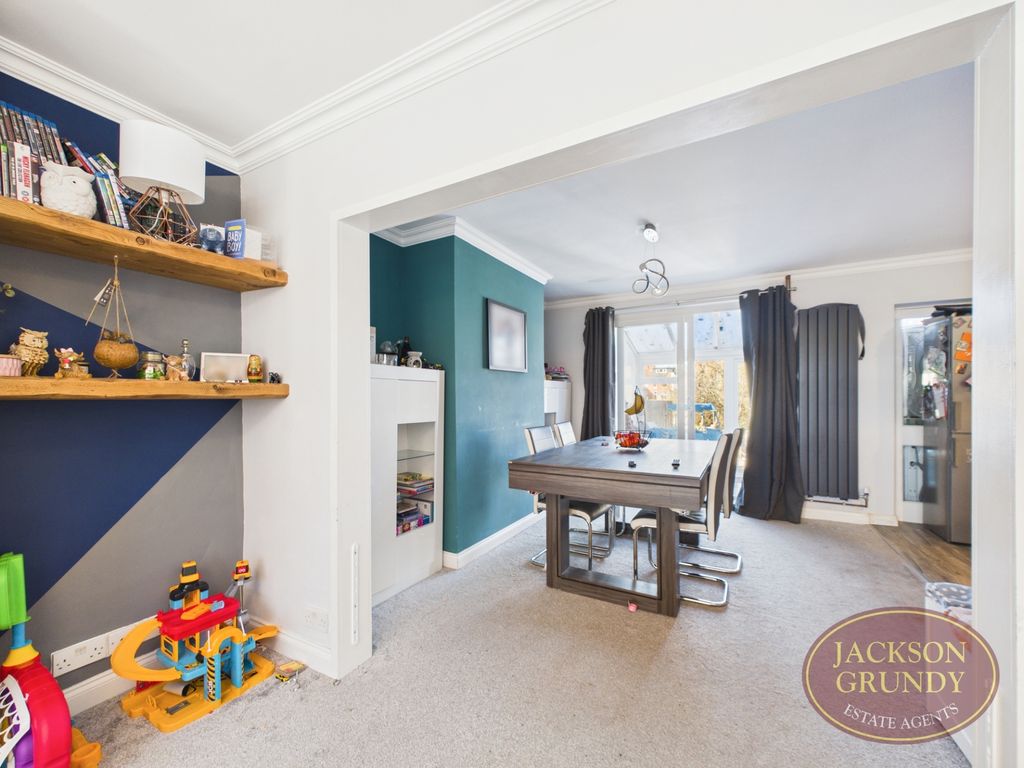 Property photo 3 of 22 Balfour Road