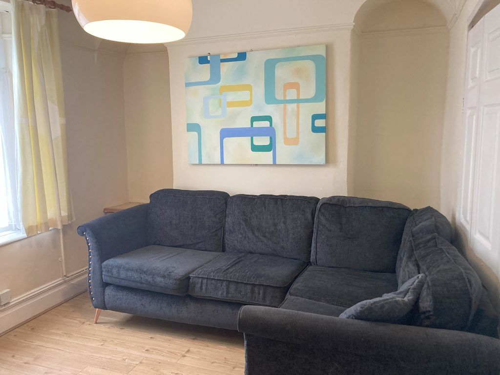 Property photo 2 of 10 Lounge