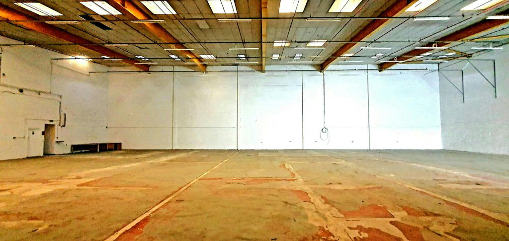 Property photo 3 of 4 Unit 5 - Meridian Trading Estate, Bugsby's Way (9).Jpeg