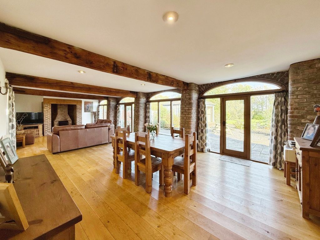 Property photo 2 of 22 3666565