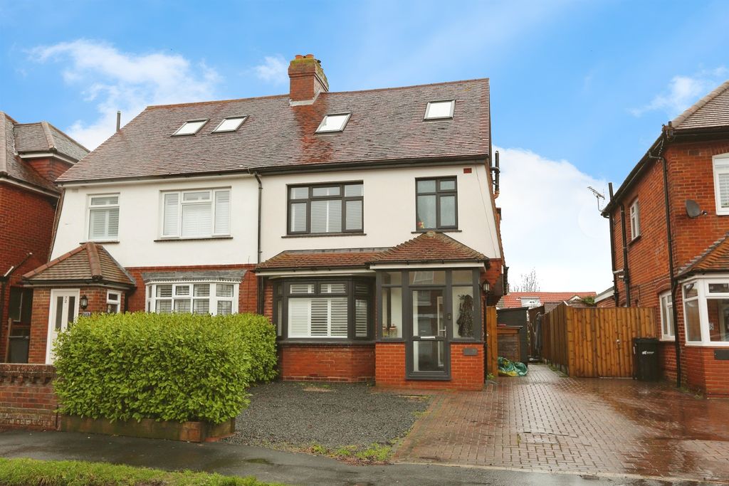 Property photo 1 of 15