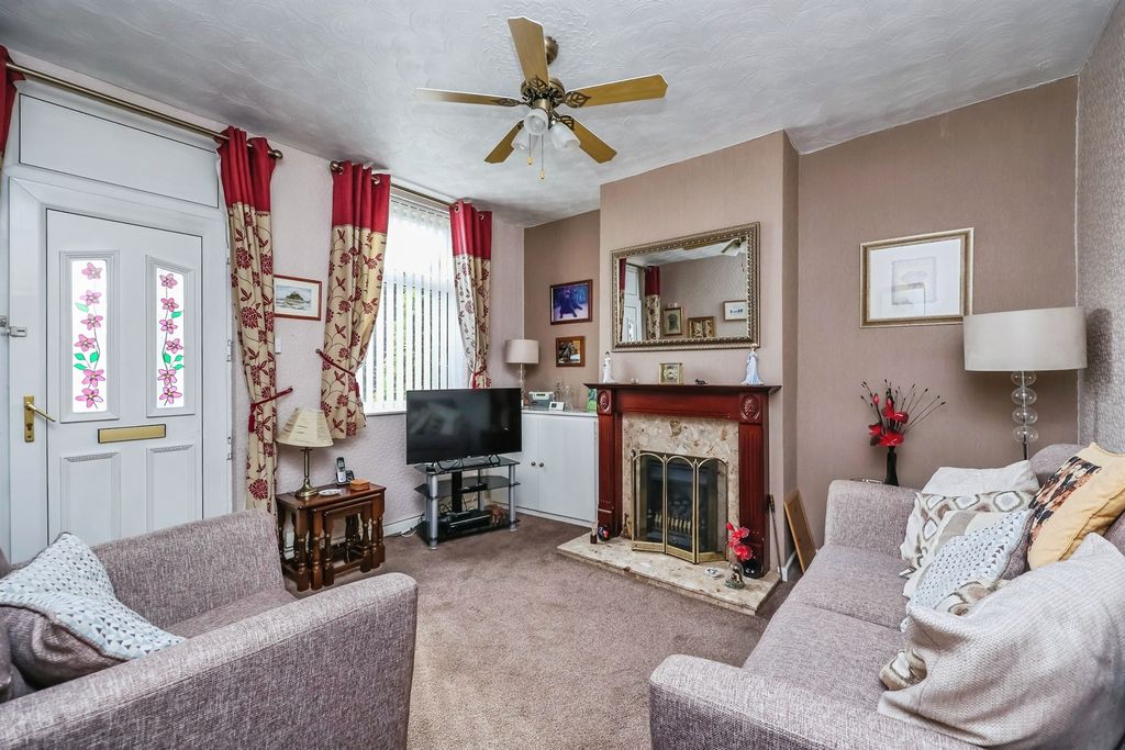 Property photo 2 of 17