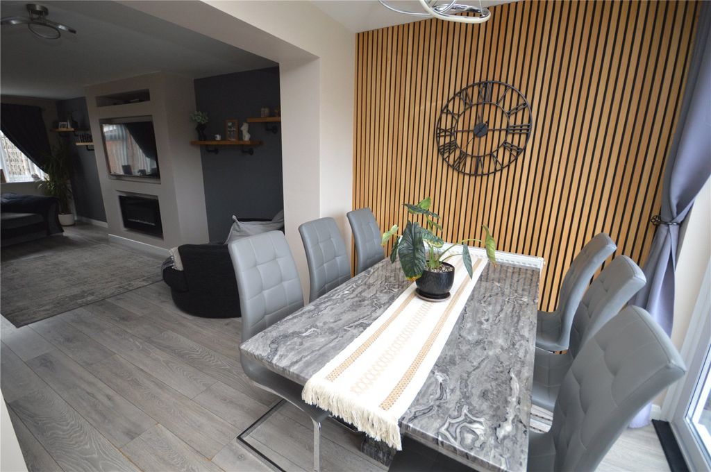 Property photo 3 of 21 Dining Area