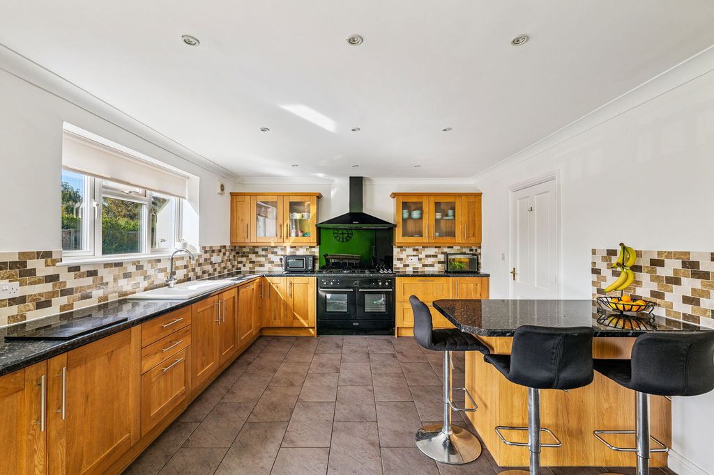 Property photo 2 of 41