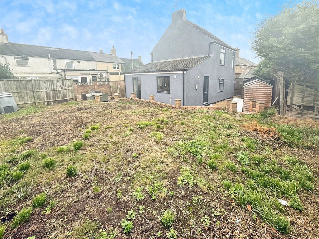 Property photo 3 of 12