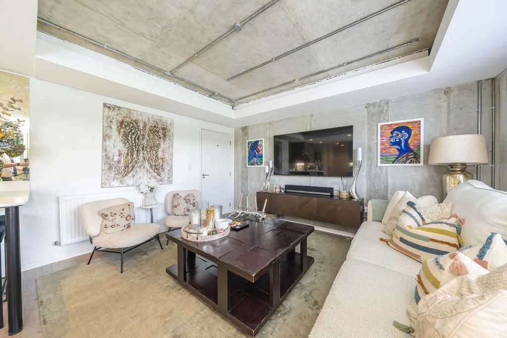 Property photo 1 of 5