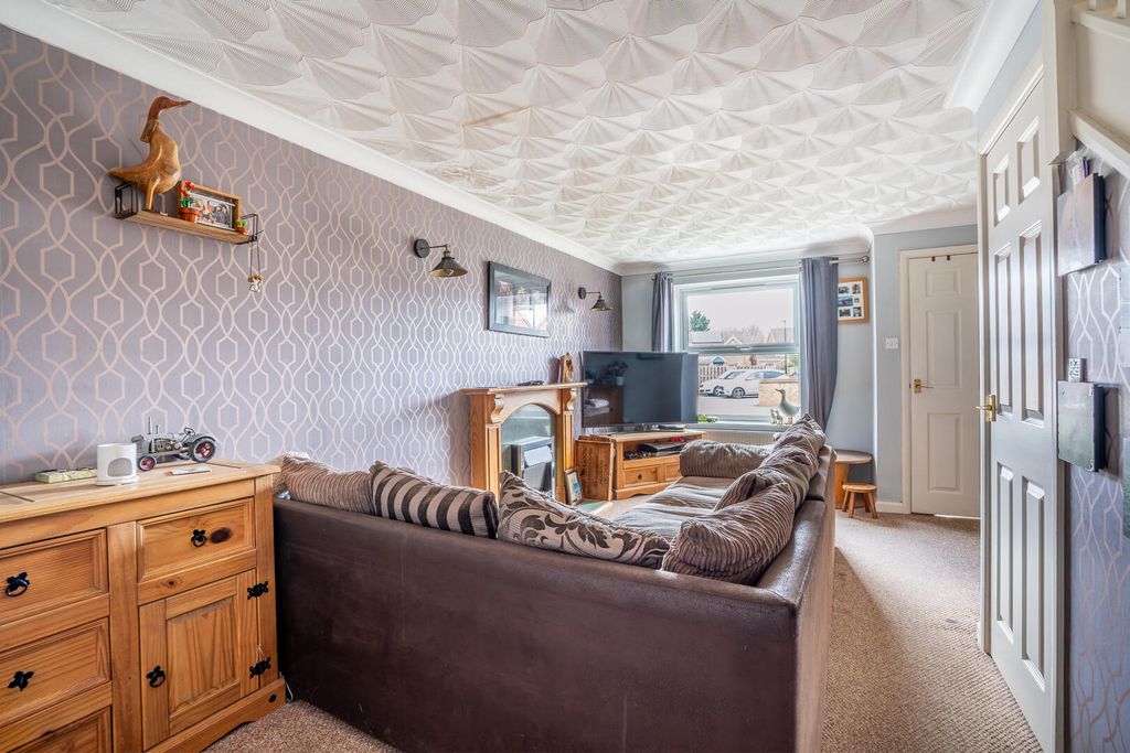 Property photo 2 of 10 Living Room