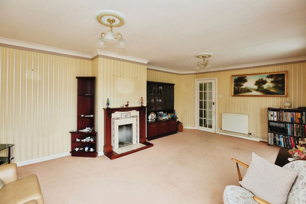 Property photo 2 of 17 Photo