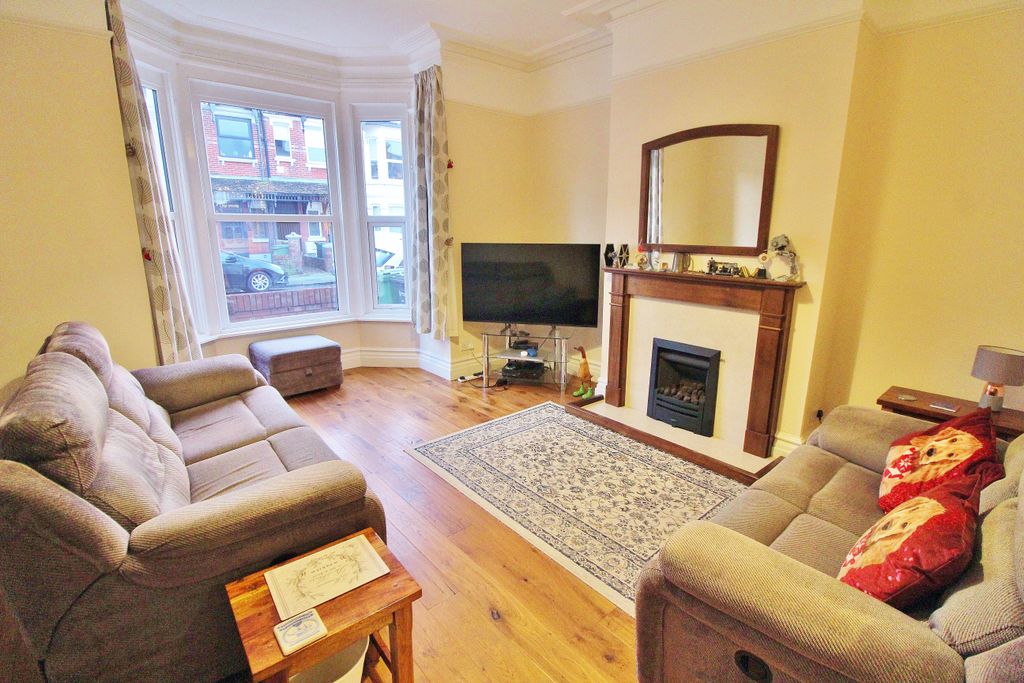 Property photo 2 of 27