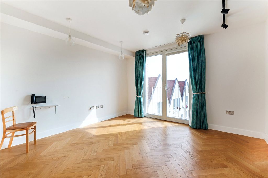 Additional image 4 of 1 bed flat for saleLeyton Road, Harpenden, Hertfordshire AL5